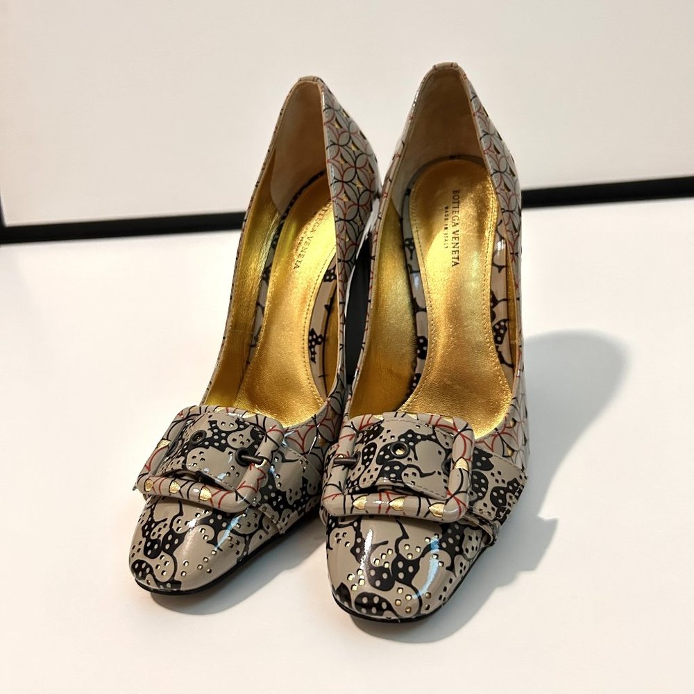 NWT Bottega Veneta Patent Leather Pumps sz 37 Made In Italy